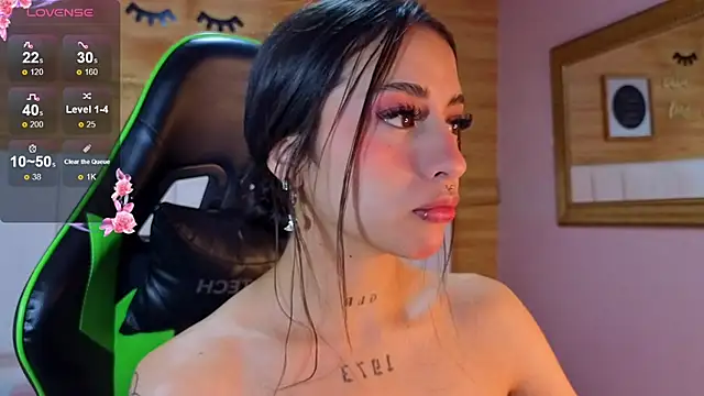 Snapshot of Abril_Velvet_a_ chatting on December 14, 2025, 12:32 pm Abril Velvet a online show from December 14, 2025, 12:32 pm