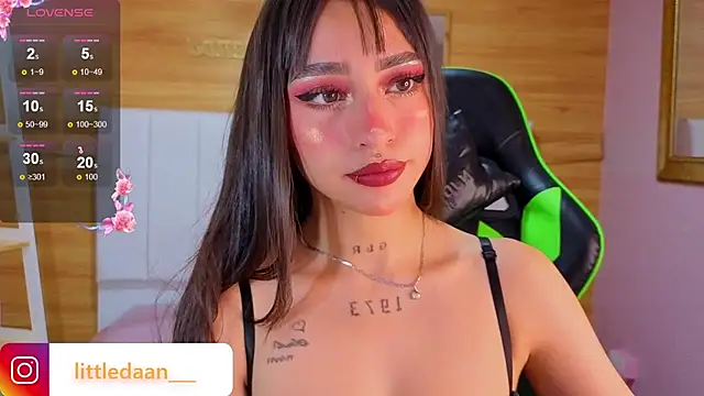 Snapshot of Abril_Velvet_a_ chatting on January 15, 2026, 12:54 pm Abril Velvet a online show from January 15, 2026, 12:54 pm