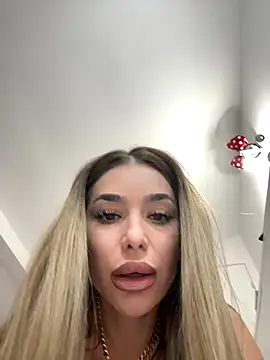 Snapshot of KaseyQuinn_ chatting on October 10, 2025, 9:19 am KaseyQuinn  online show from October 10, 2025, 9:19 am