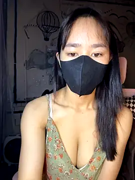 Snapshot of TiNa_04 chatting on November 16, 2025, 11:32 pm TiNa 04 online show from November 16, 2025, 11:32 pm