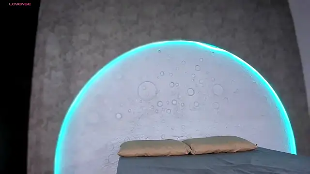 ReinaChloe online show from March 20, 2026, 4:23 pm