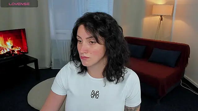 MiaDelrosee online show from November 6, 2025, 1:45 pm