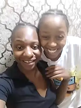 LonelyQueenxx25 online show from September 24, 2025, 3:37 pm