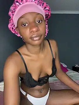 LonelyQueenxx25 online show from February 1, 2026, 6:17 pm