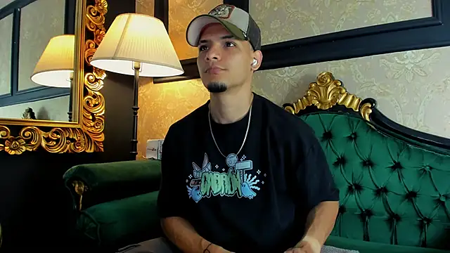 Snapshot of AlessandroKiing chatting on May 13, 2026, 8:06 pm AlessandroKiing online show from May 13, 2026, 8:06 pm