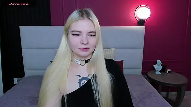 RuthBryant online show from November 18, 2025, 12:38 am