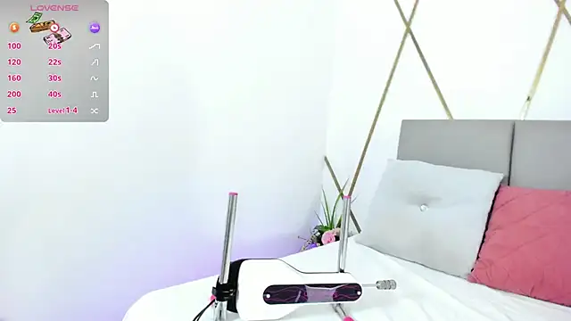 Venuswilds online show from September 15, 2025, 11:32 am