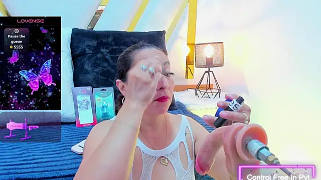 Luna Naughty1 online show from October 23, 2025, 3:22 pm