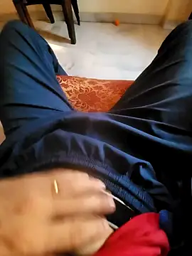 coupleyug online show from September 9, 2025, 10:04 am