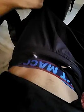 coupleyug online show from September 24, 2025, 9:12 am