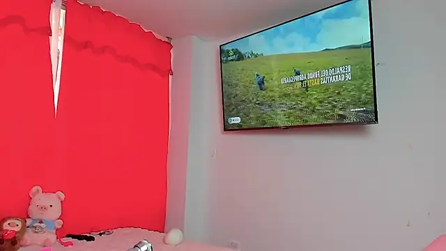 larsonbeverly online show from April 28, 2026, 6:57 pm