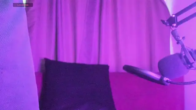 Snapshot of elfernh chatting on September 27, 2025, 8:03 pm elfernh online show from September 27, 2025, 8:03 pm