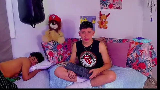 Snapshot of elfernh chatting on October 5, 2025, 4:33 am elfernh online show from October 5, 2025, 4:33 am