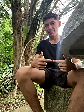 Snapshot of elfernh chatting on October 8, 2025, 11:08 am elfernh online show from October 8, 2025, 11:08 am