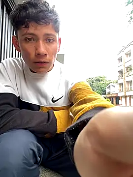 Snapshot of elfernh chatting on November 1, 2025, 1:13 pm elfernh online show from November 1, 2025, 1:13 pm