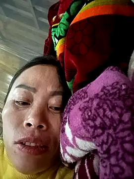 CoMay003 online show from November 22, 2025, 10:58 am