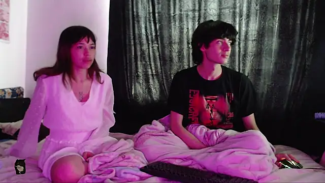 Snapshot of MixiPeach chatting on January 14, 2026, 12:33 pm MixiPeach online show from January 14, 2026, 12:33 pm