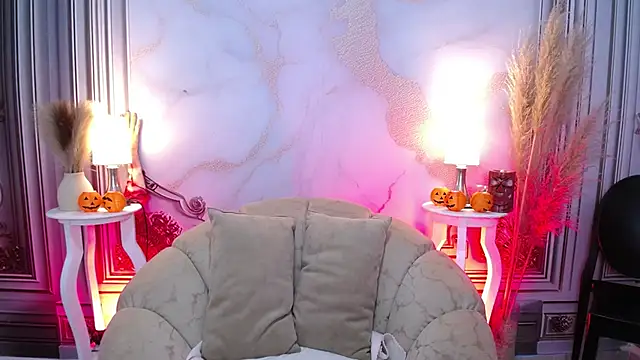 MilkyLally online show from October 28, 2025, 12:09 pm