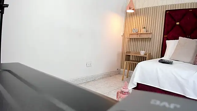 Laura Ivy online show from September 24, 2025, 12:08 pm