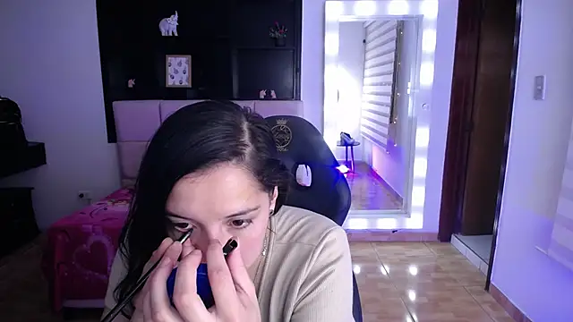 Snapshot of Agatha_bellucci_ chatting on December 3, 2025, 2:48 pm Agatha bellucci online show from December 3, 2025, 2:48 pm