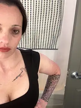 Snapshot of VisibleGiver chatting on October 15, 2025, 4:12 am VisibleGiver online show from October 15, 2025, 4:12 am