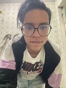 diegoand0911 online show from April 5, 2026, 3:36 am