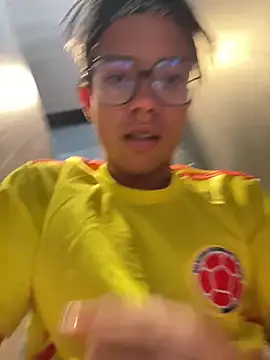 diegoand0911 online show from April 18, 2026, 7:07 pm