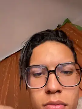 diegoand0911 online show from April 19, 2026, 5:12 pm