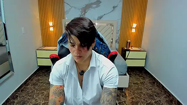 KAROLLJONES1 online show from March 3, 2026, 7:20 pm