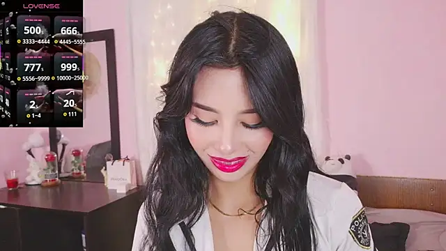 Miss Charlottet online show from April 17, 2026, 10:35 pm