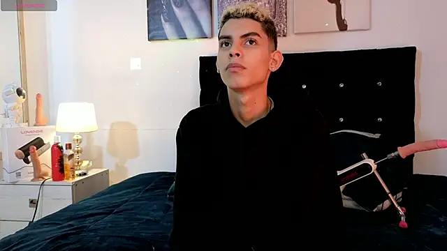 Room 69x online show from March 26, 2026, 8:25 pm