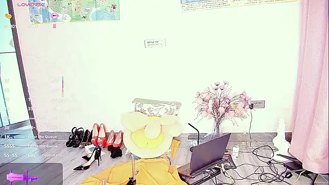 Snapshot of Solsken_ chatting on October 6, 2025, 1:03 am Solsken online show from October 6, 2025, 1:03 am