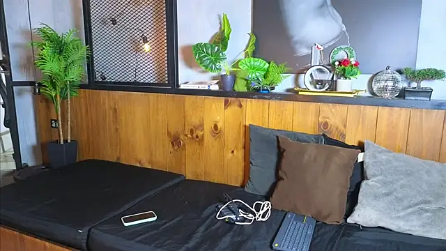 AlanCutee online show from May 15, 2026, 12:01 pm