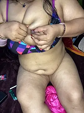 Snapshot of YourWifePatner chatting on November 24, 2025, 5:45 pm YourWifePatner online show from November 24, 2025, 5:45 pm