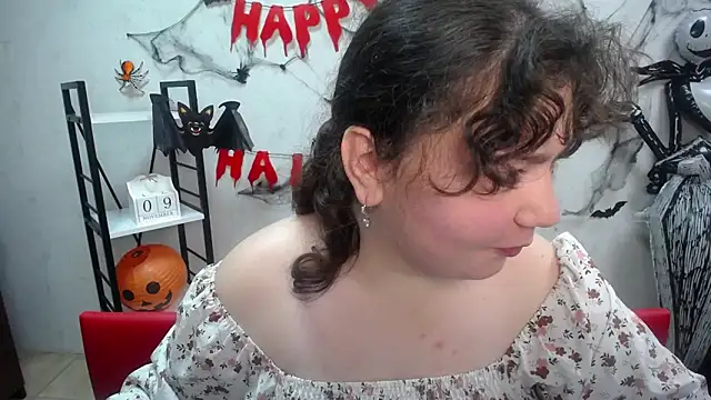 Snapshot of NeonilaLisova chatting on November 10, 2025, 12:15 pm NeonilaLisova online show from November 10, 2025, 12:15 pm