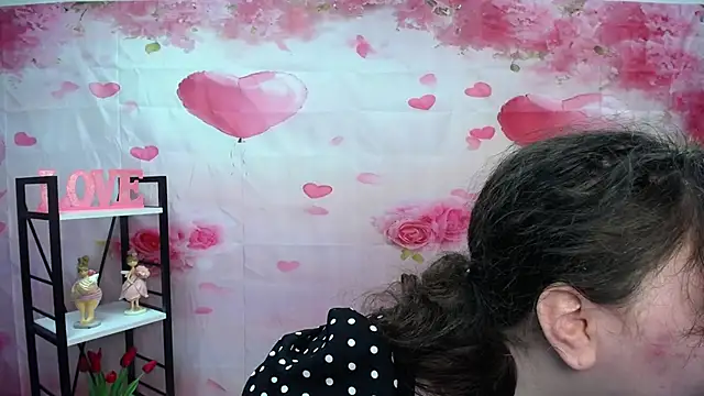 Snapshot of NeonilaLisova chatting on February 14, 2026, 6:10 am NeonilaLisova online show from February 14, 2026, 6:10 am