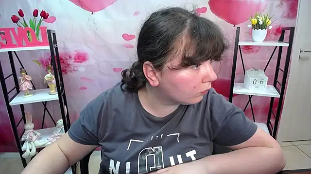 Snapshot of NeonilaLisova chatting on May 6, 2026, 11:04 am NeonilaLisova online show from May 6, 2026, 11:04 am