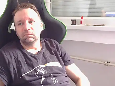 kristianss08 online show from April 14, 2026, 8:20 am