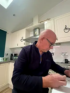 philefc online show from December 4, 2025, 10:24 am