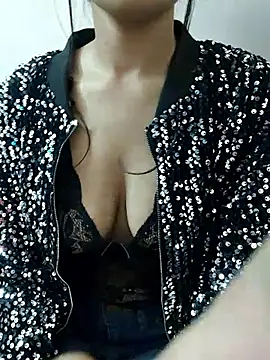 KARISHMA-STRIP online show from October 7, 2025, 5:54 pm