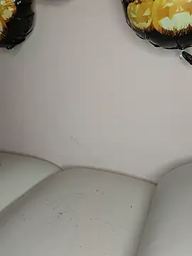 KARISHMA-STRIP online show from October 29, 2025, 6:20 pm