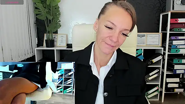 Jesica mooon online show from September 19, 2025, 1:29 am