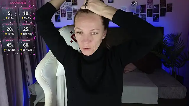 Jesica mooon online show from February 26, 2026, 1:26 am