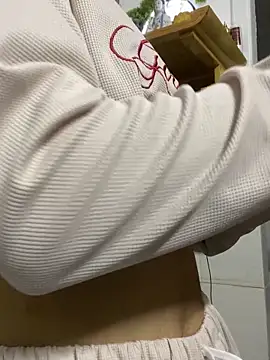   BabyShowPublic   online show from September 25, 2025, 1:15 pm