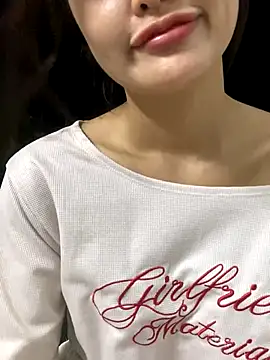   BabyShowPublic   online show from October 5, 2025, 1:31 pm