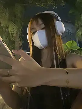   BabyShowPublic   online show from April 8, 2026, 3:23 pm