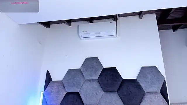 BellaNixs online show from April 2, 2026, 11:41 am