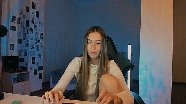 yourrdanceteacher online show from December 3, 2025, 7:45 pm