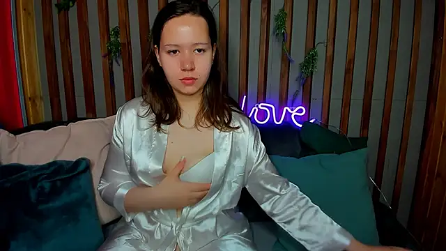 Snapshot of Laura_Ellinss chatting on September 27, 2025, 1:10 am Laura Ellinss online show from September 27, 2025, 1:10 am