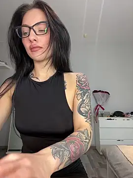 kaonasssiii online show from November 22, 2025, 1:32 pm